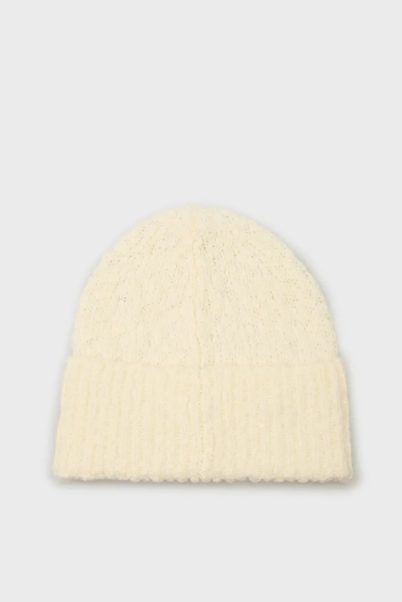 Жіноча біла шапка SOFT BOUCLE BEANIE 4