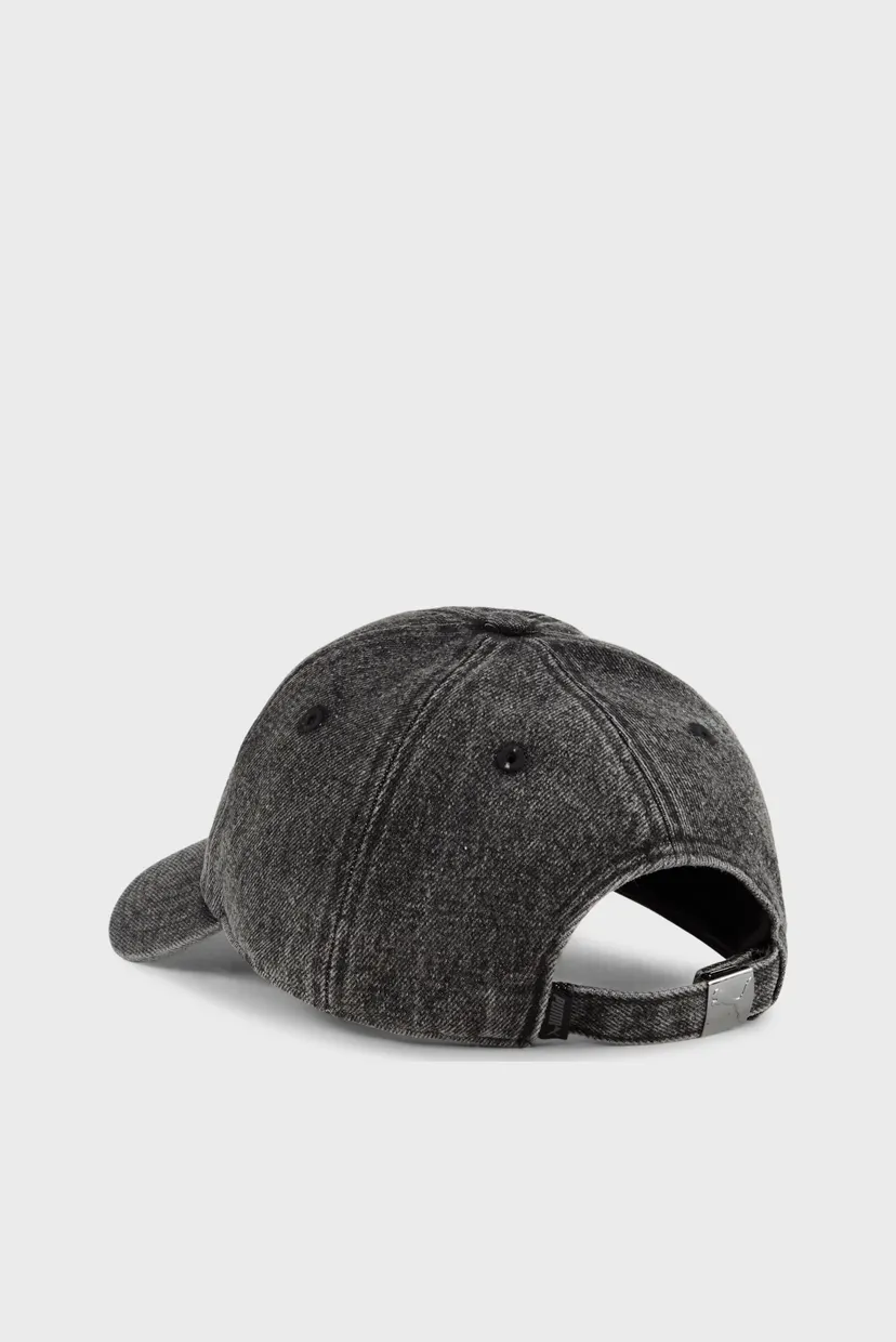 Серая кепка WARDROBE ESS Metal Dad Cap 3