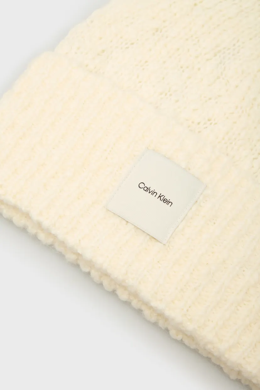 Жіноча біла шапка SOFT BOUCLE BEANIE 3