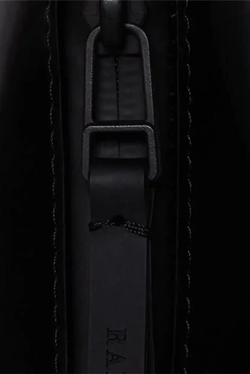 Черная косметичка Travel Accessories 3