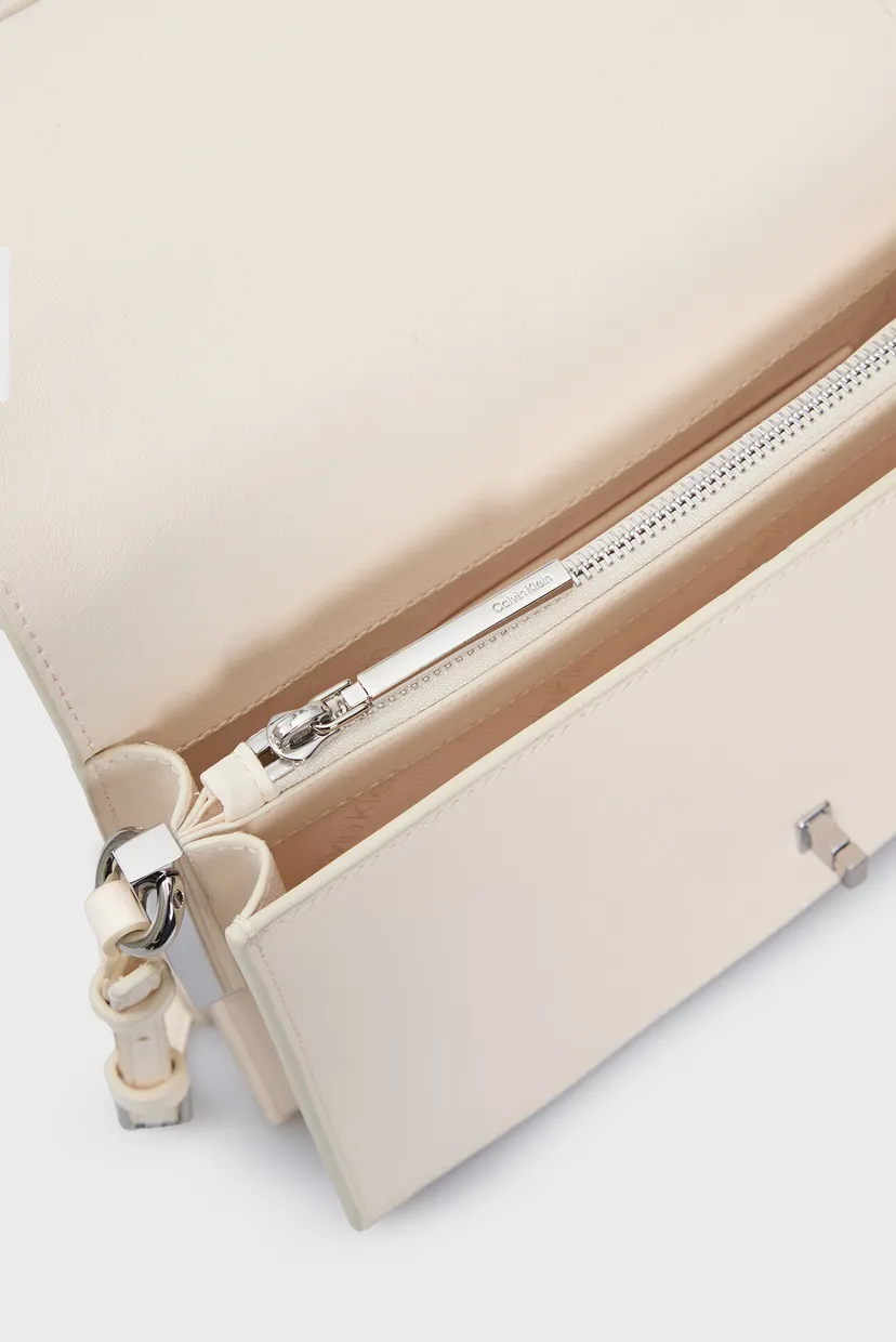 Жіноча біла сумка CK ELONGATED SHOULDER BAG 6