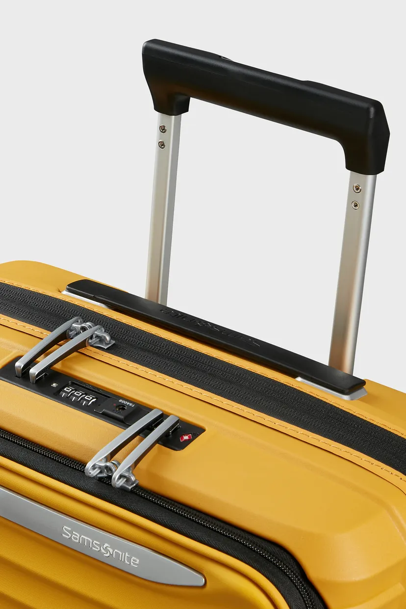 Желтый чемодан 55 см UPSCAPE YELLOW 4