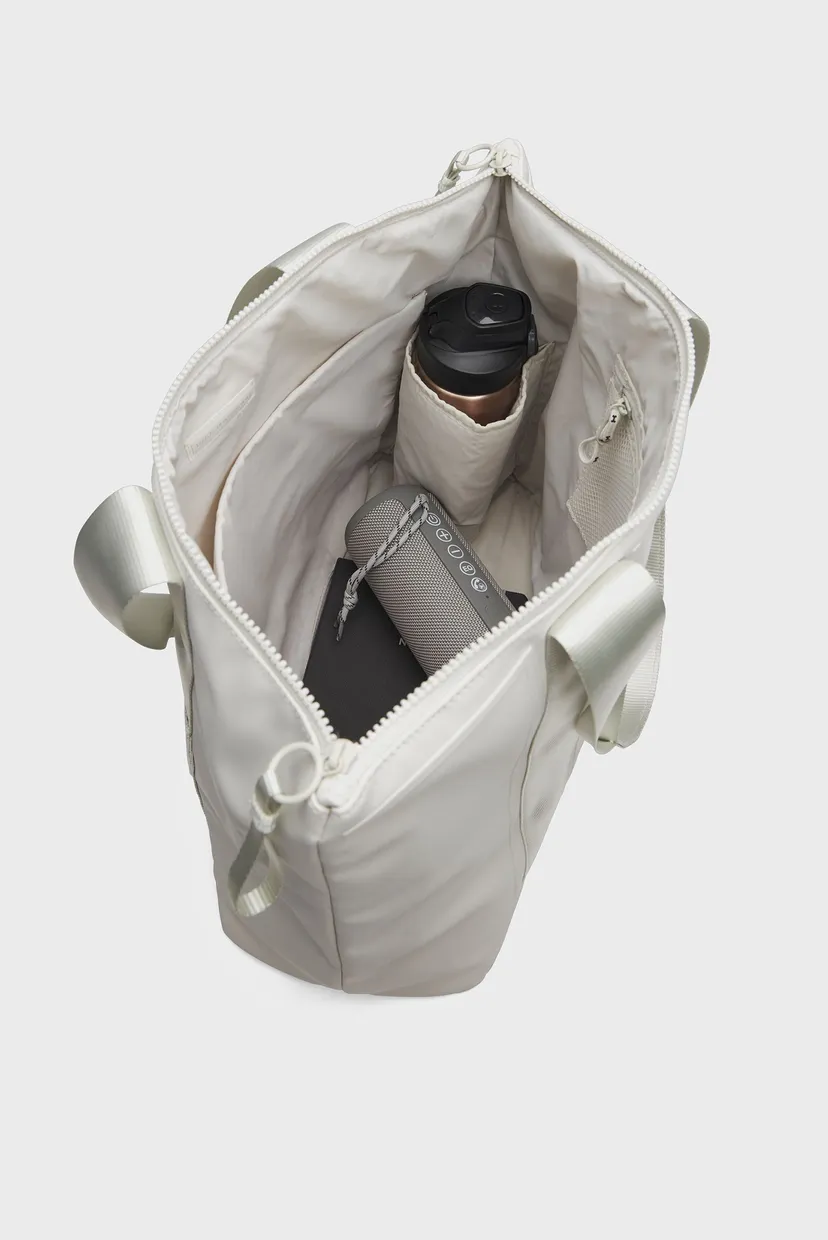 Женская белая сумка UA Women's Unstoppable Tote 5