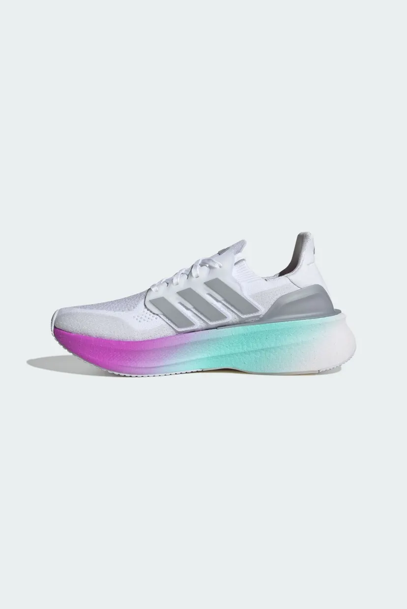 Женские белые кроссовки Ultraboost 5 6