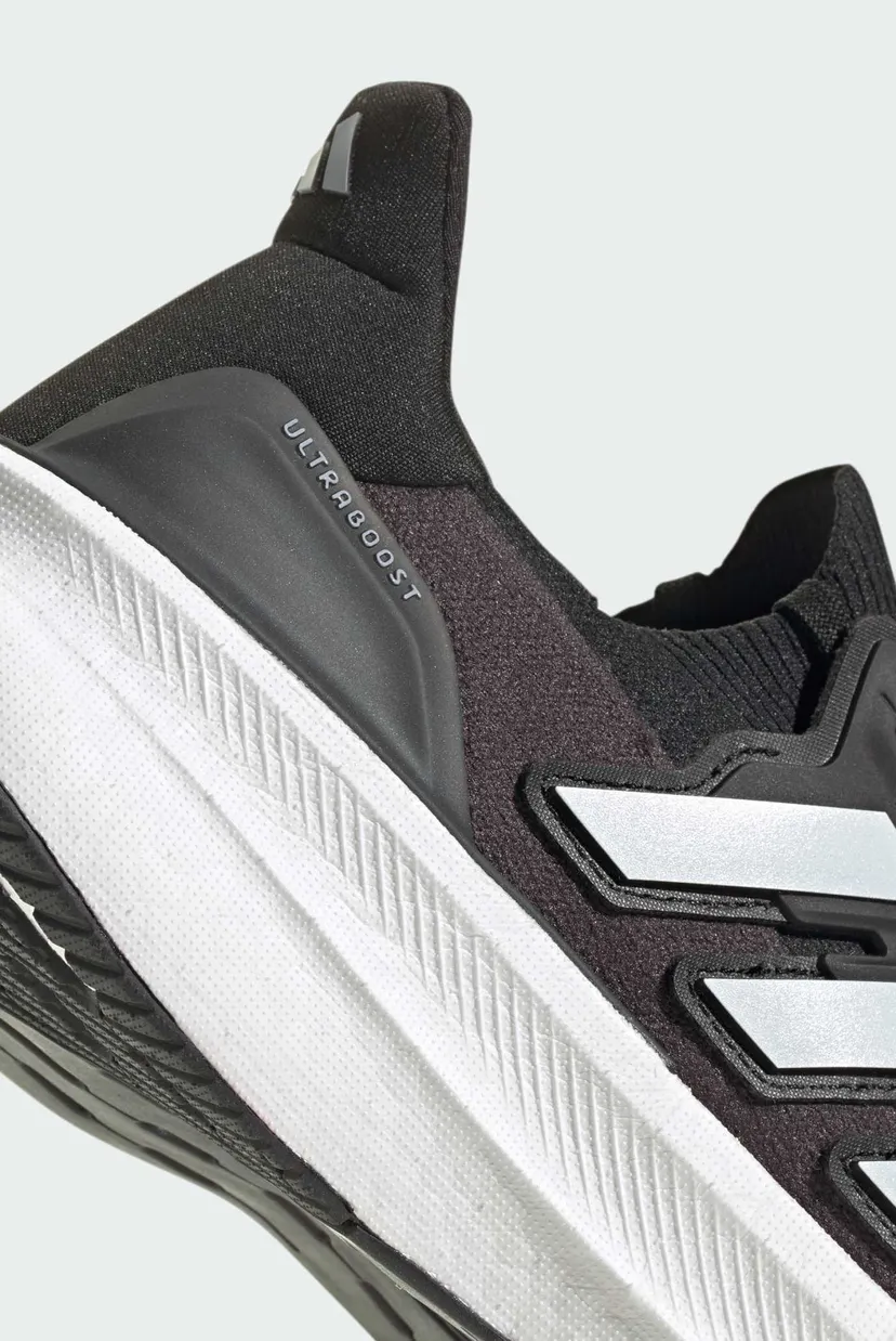Жіночі чорні кросівки Ultraboost 5 9