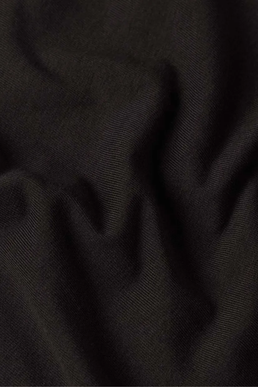 Жіноча чорна футболка Cropped 7