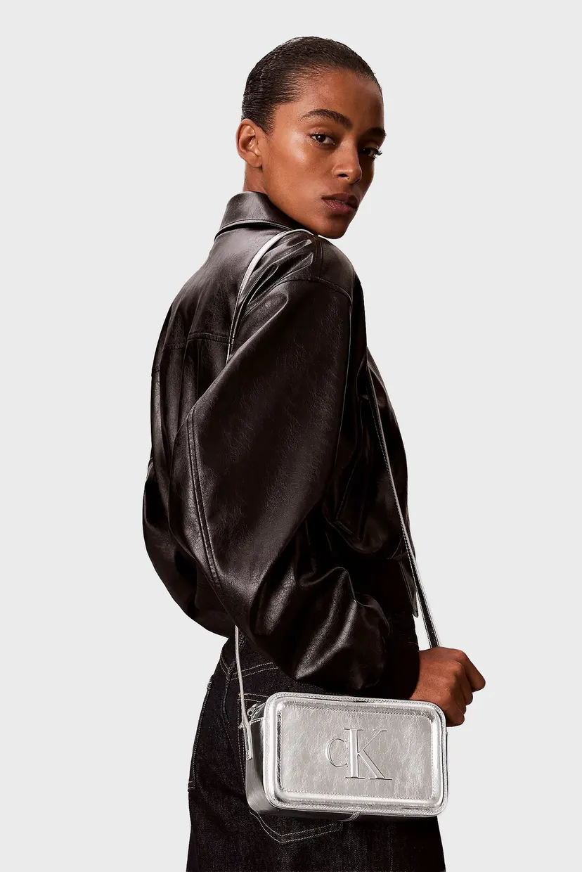 Женская серебристая сумка BOLD CK METALLIC CAMERA BAG Calvin Klein