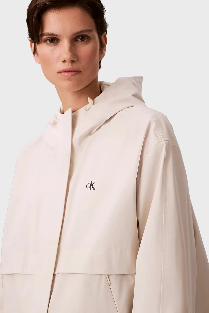 Женская белая куртка SHORT HOODED 5