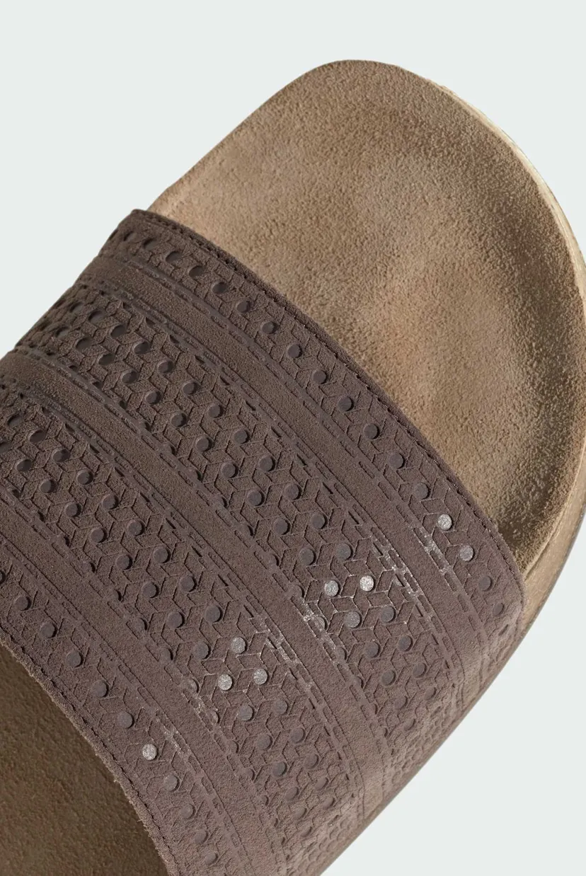 Коричневые слайдеры Adilette 8
