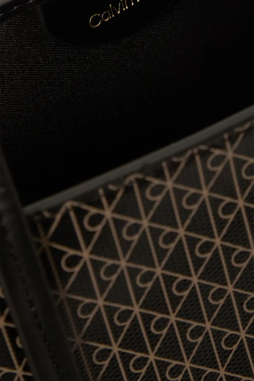 Женская черная сумка с узором EMBLEM AOP SMALL TOTE 6