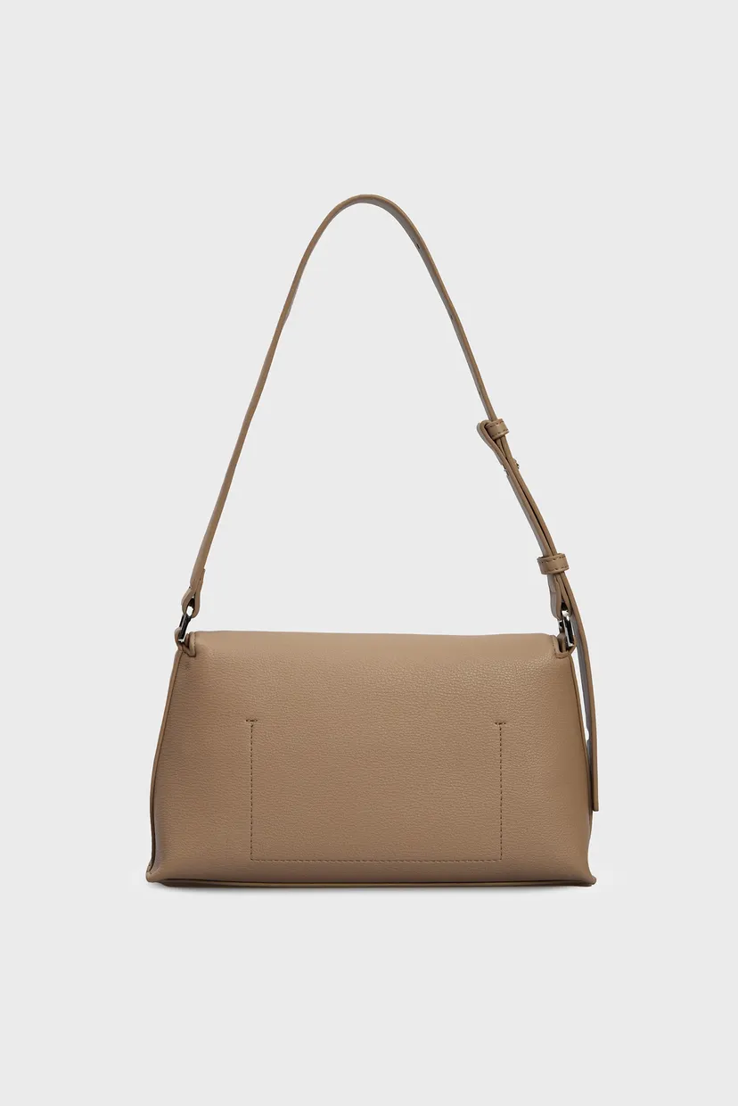 Жіноча коричнева сумка CK DAILY SHOULDER BAG PEBBLE 5