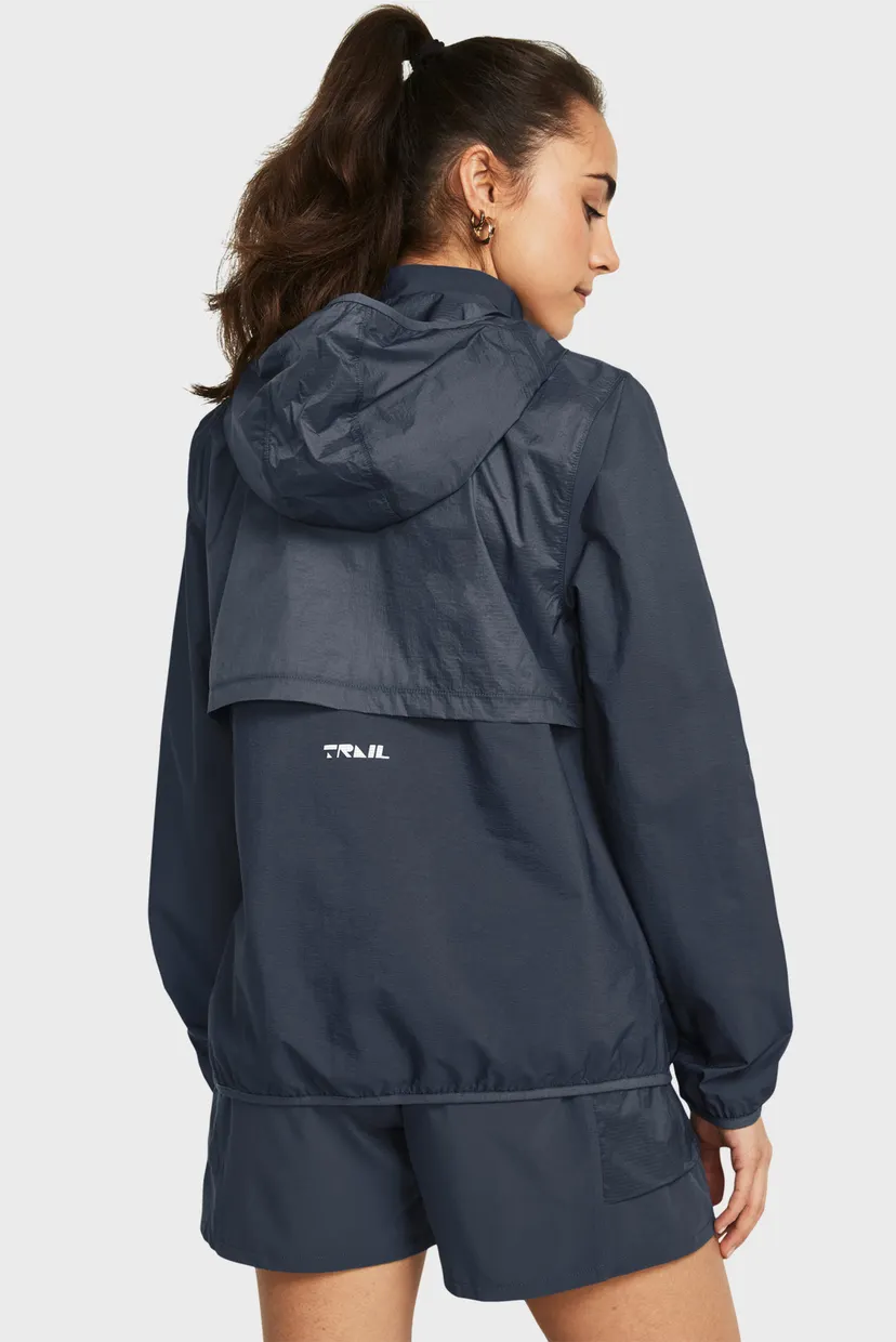 Женская темно-серая ветровка UA Run Trail Jacket-GRY 3