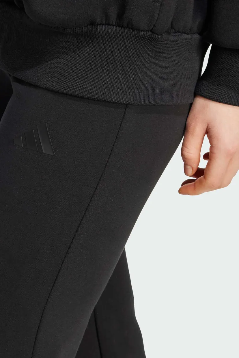 Жіночі чорні спортивні штани ALL SZN Soft Lux Flared 4