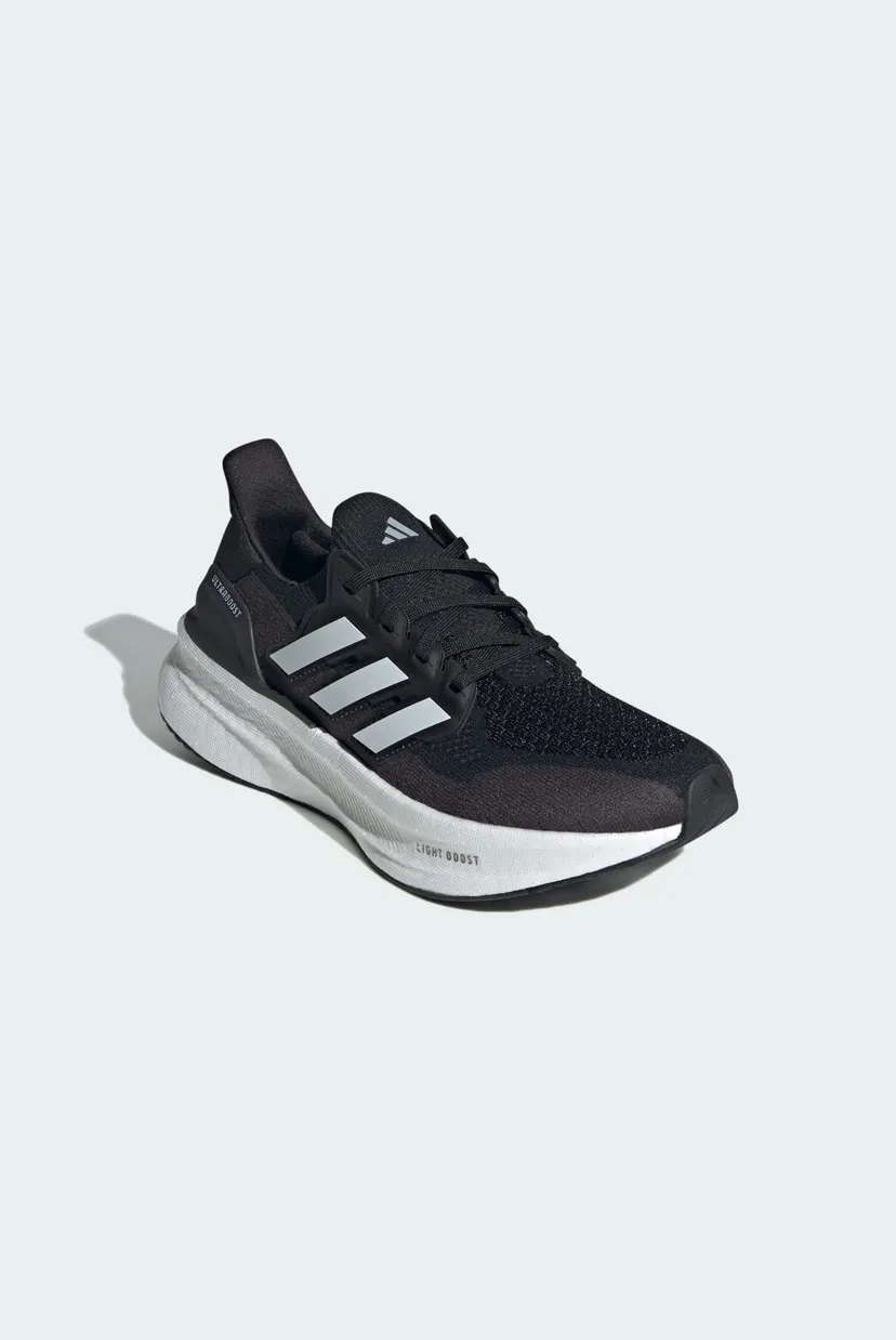 Женские черные кроссовки Ultraboost 5 4