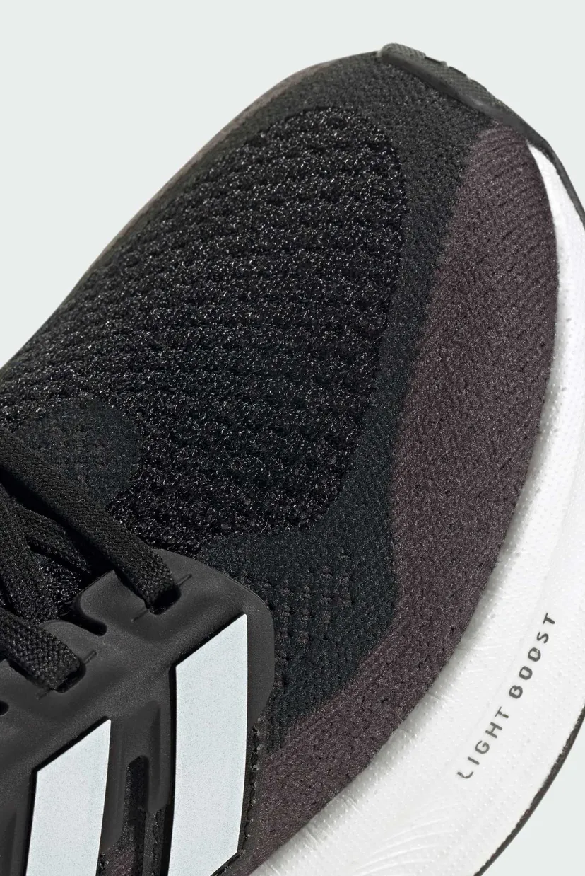 Женские черные кроссовки Ultraboost 5 8