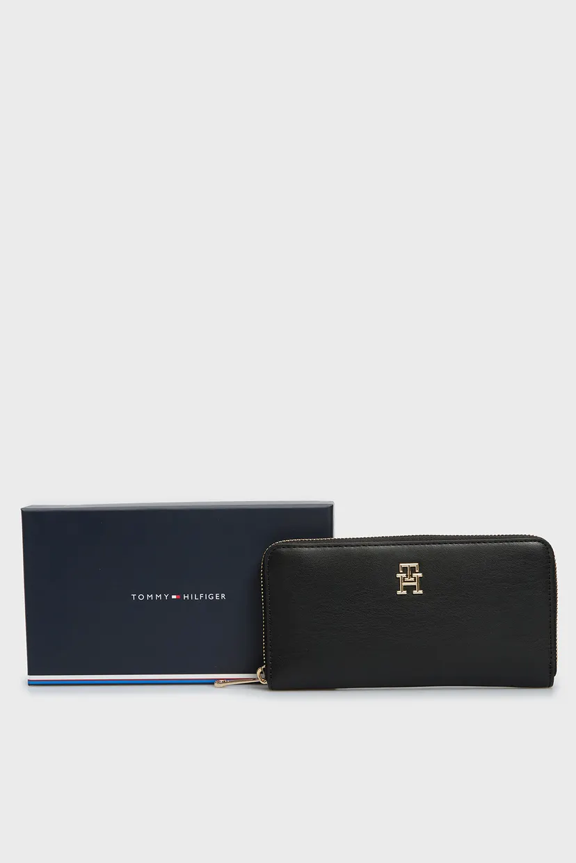 Жіночий чорний гаманець TH CHIC LRG FLAP CORP 5