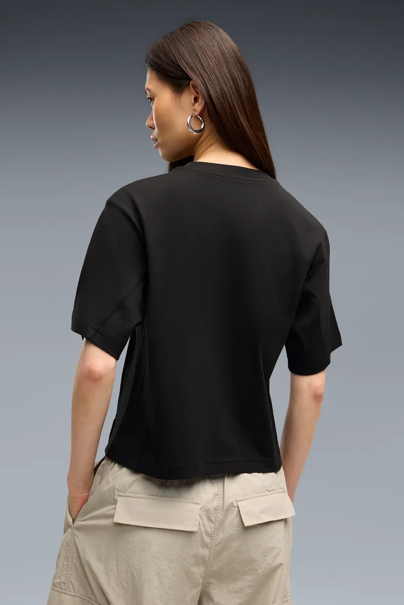 Женская черная футболка HER Relaxed Tee Women 3