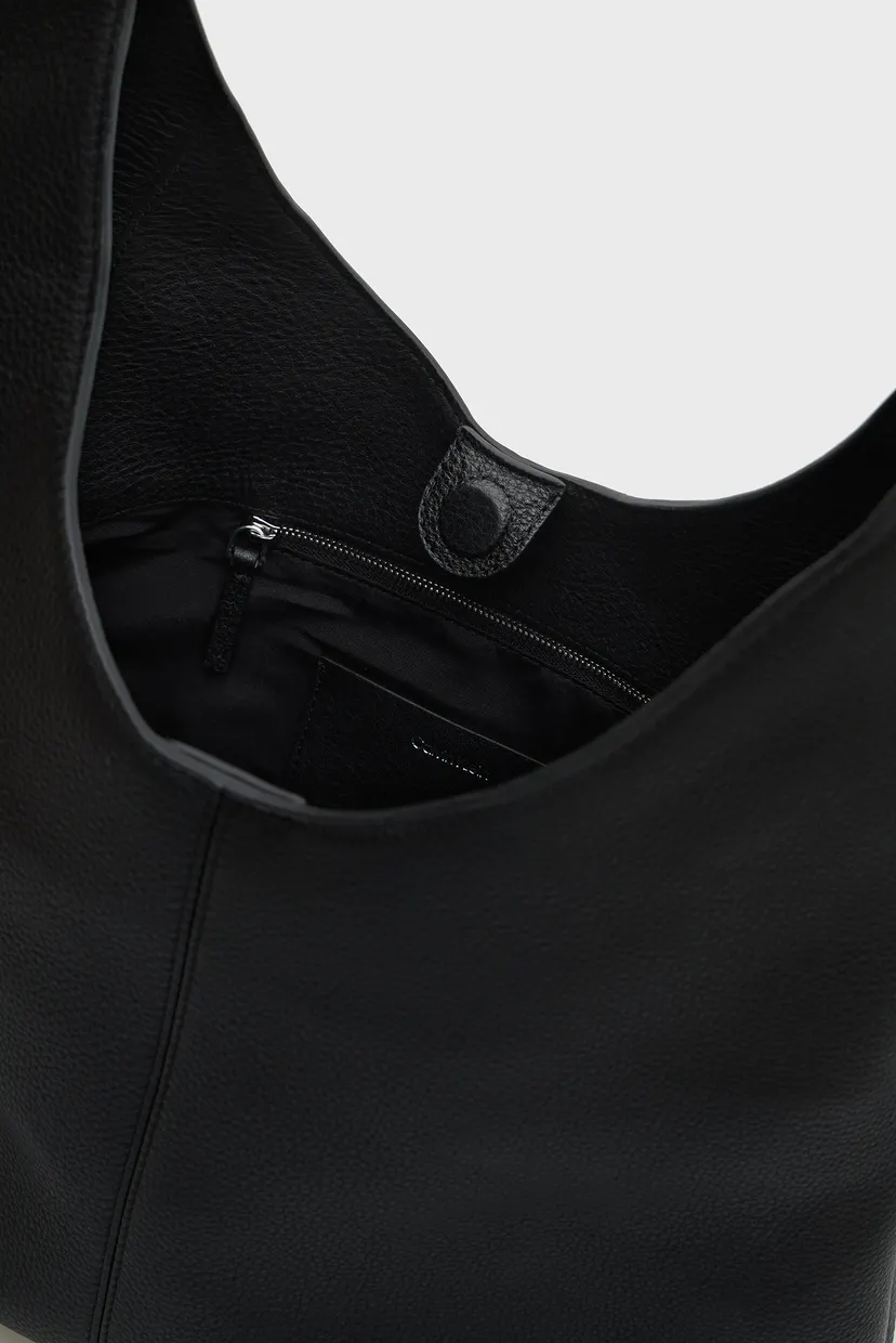 Женская черная кожаная сумка SLOUCHY LEATHER MD SHOULDER 5