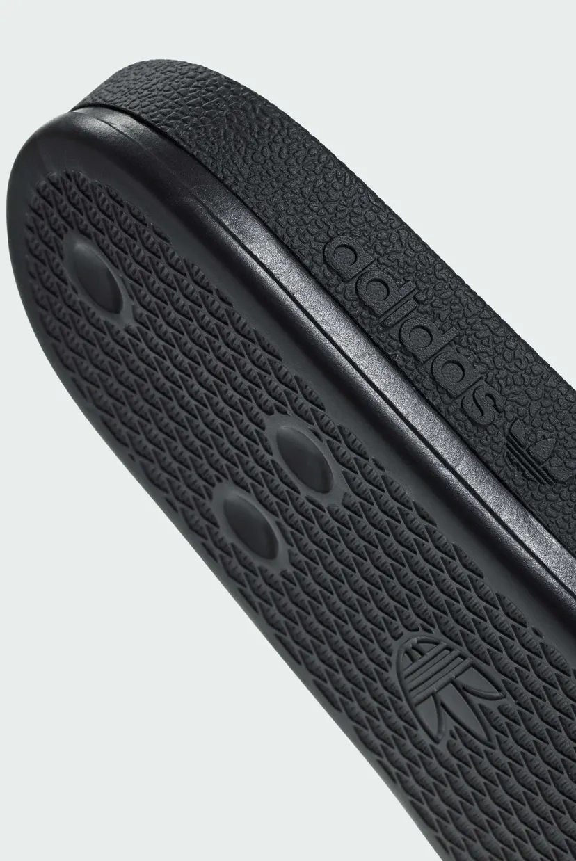 Черные слайдеры ADILETTE OG CF 9