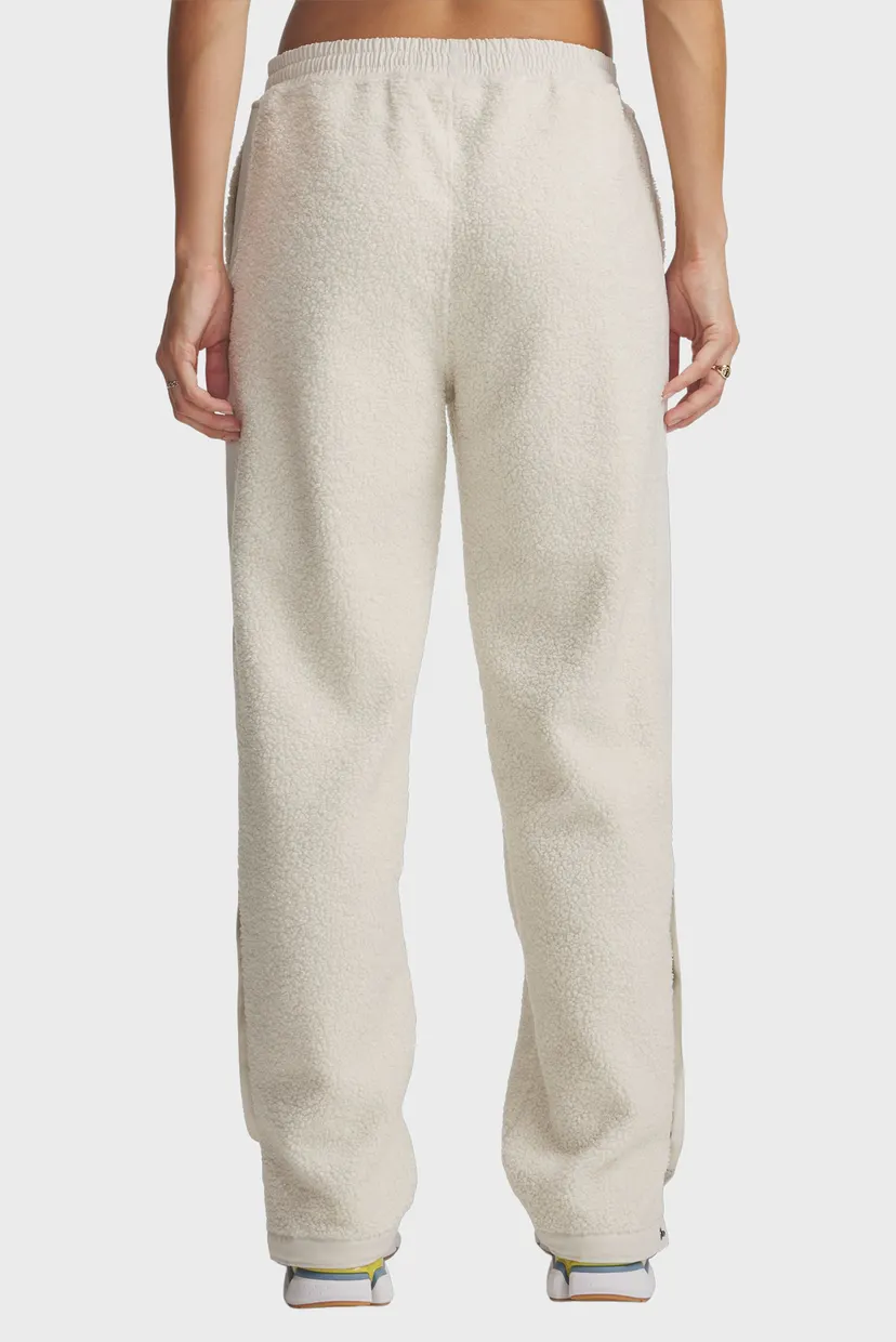 Жіночі білі спортивні штани UA High Pile Fleece Pants 3