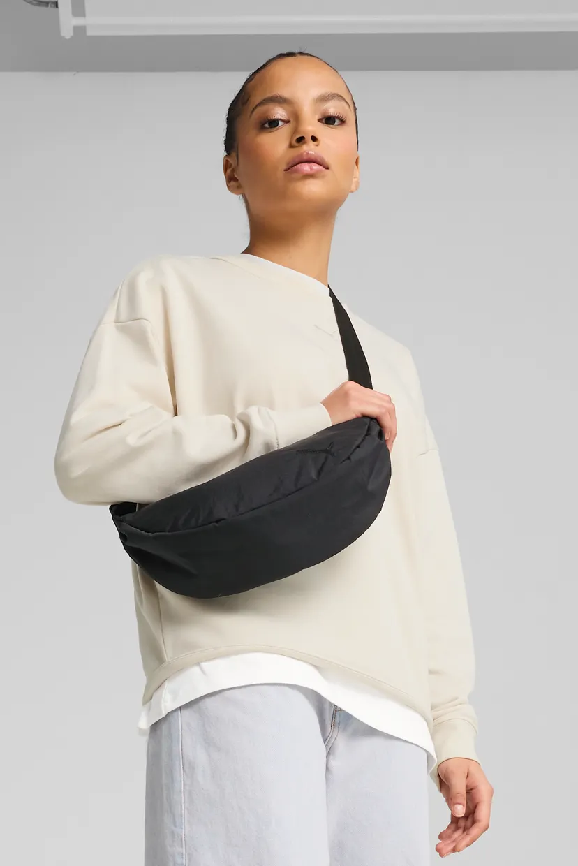 Жіноча чорна сумка HER 3L Half Moon Bag PUMA 091279_01 — MD-Fashion
