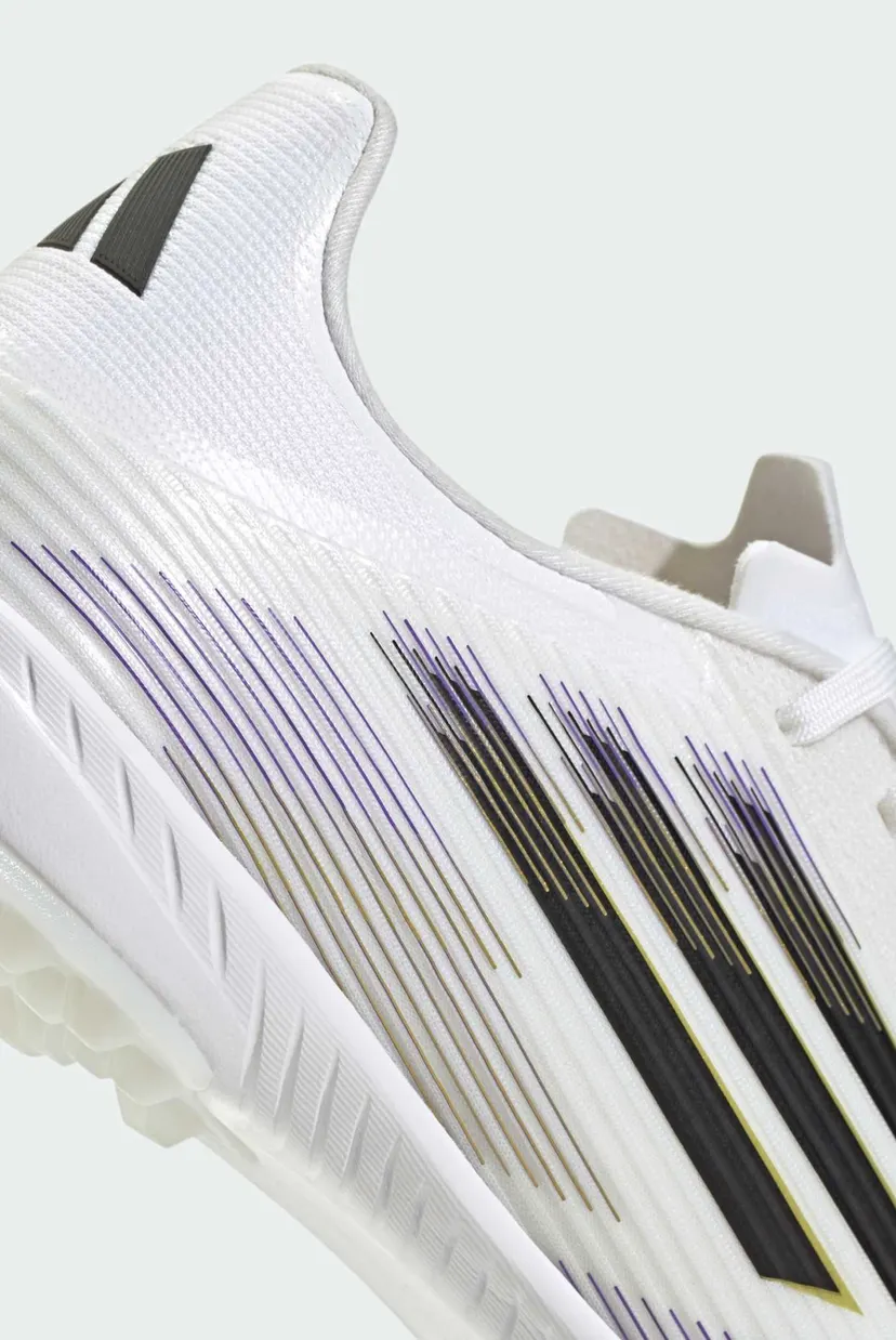 Белые бутсы F50 League Turf 8