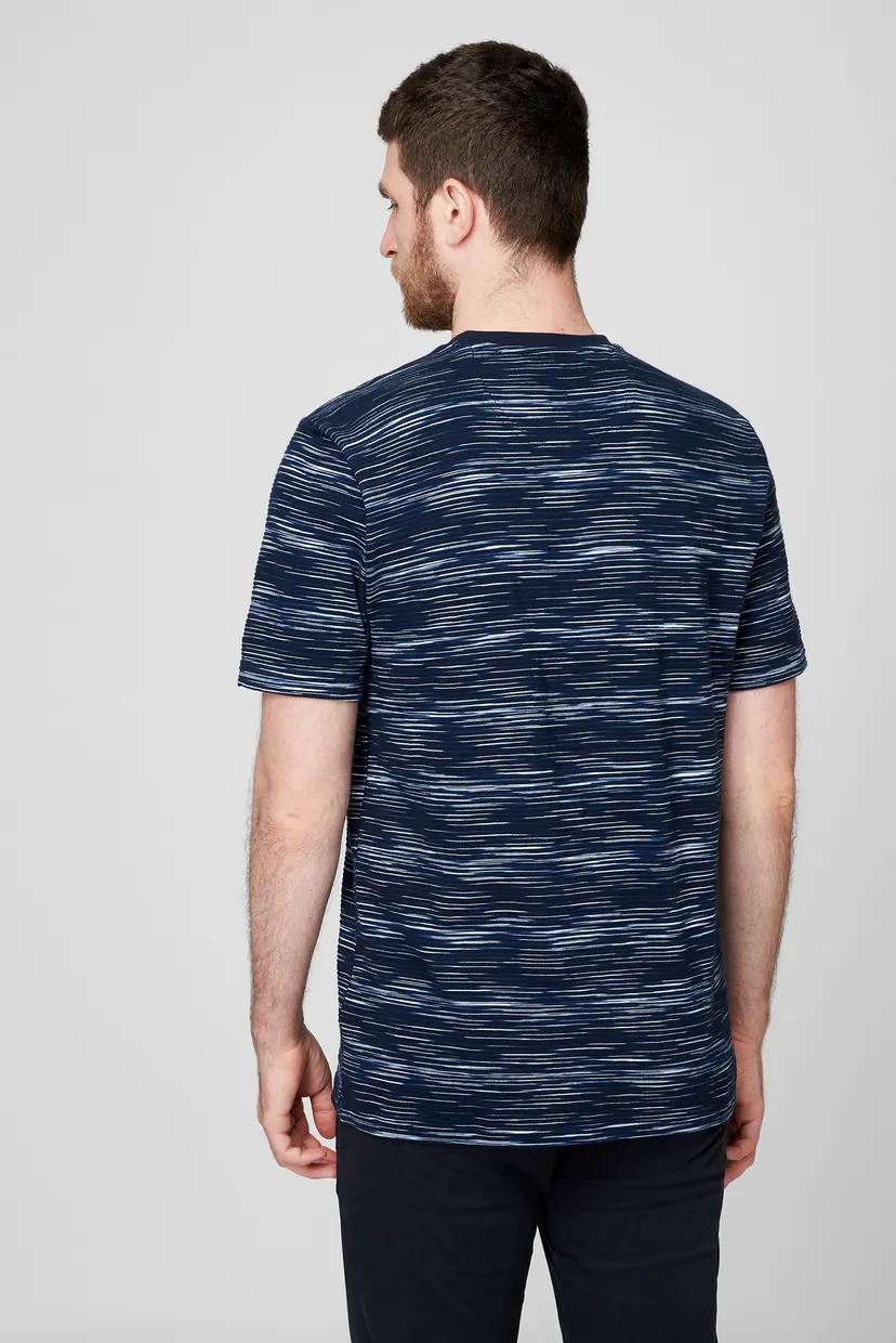 Чоловіча темно-синя футболка з візерунком 3