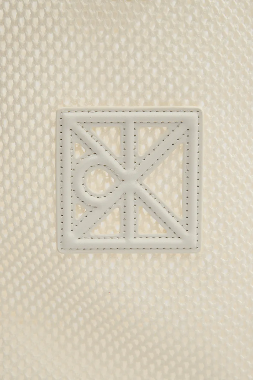 Жіноча біла сумка EMBLEM MESH BUCKET 5