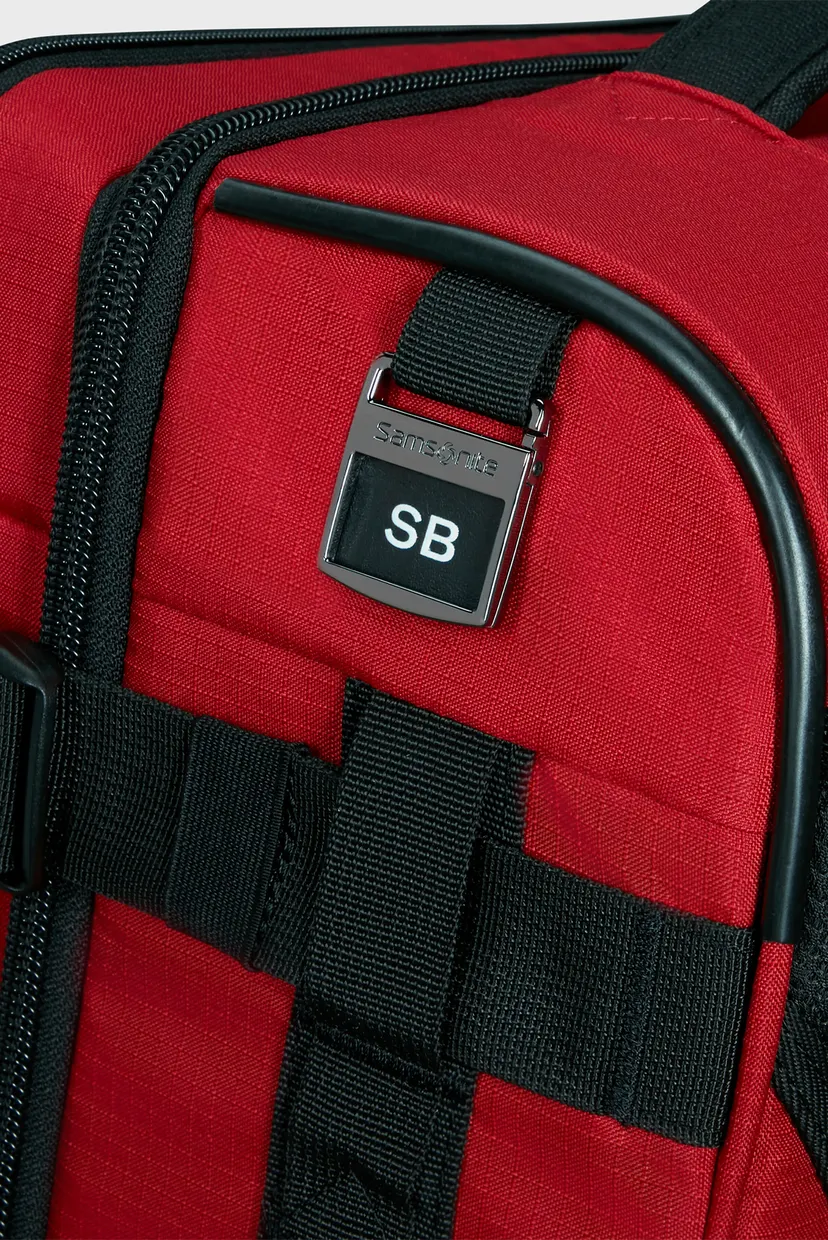 Красный чемодан 55 см ROADSEEKER BRICK RED 6