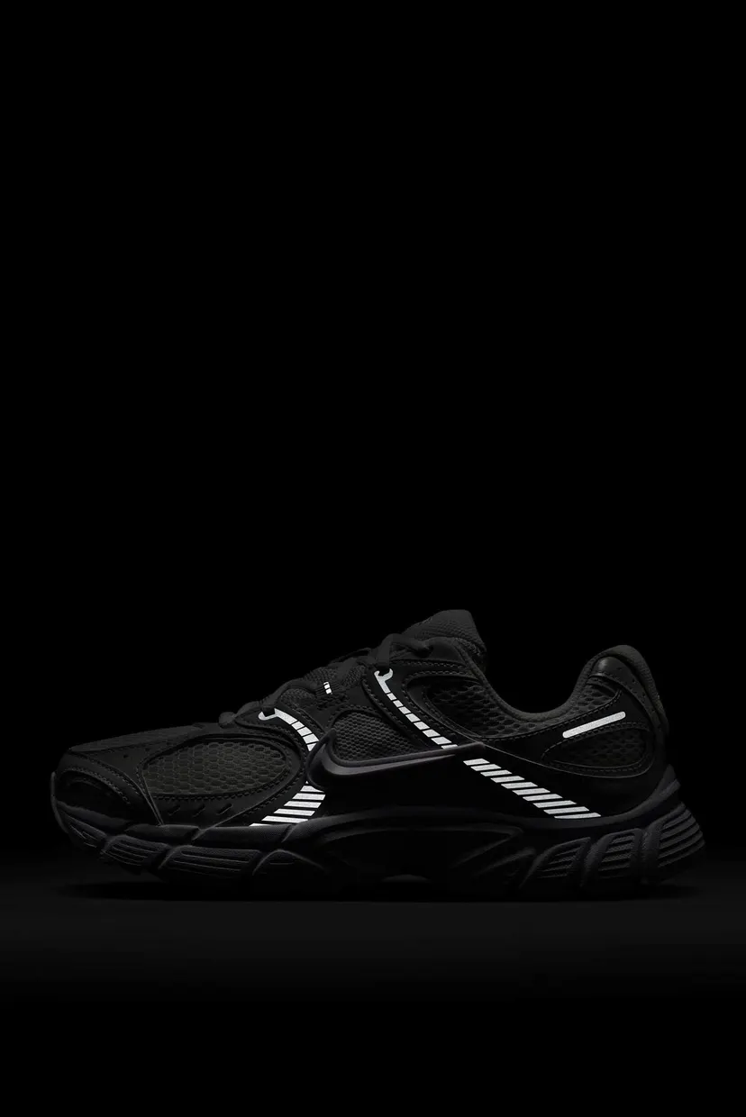 Жіночі білі кросівки W NIKE V5 RNR 7
