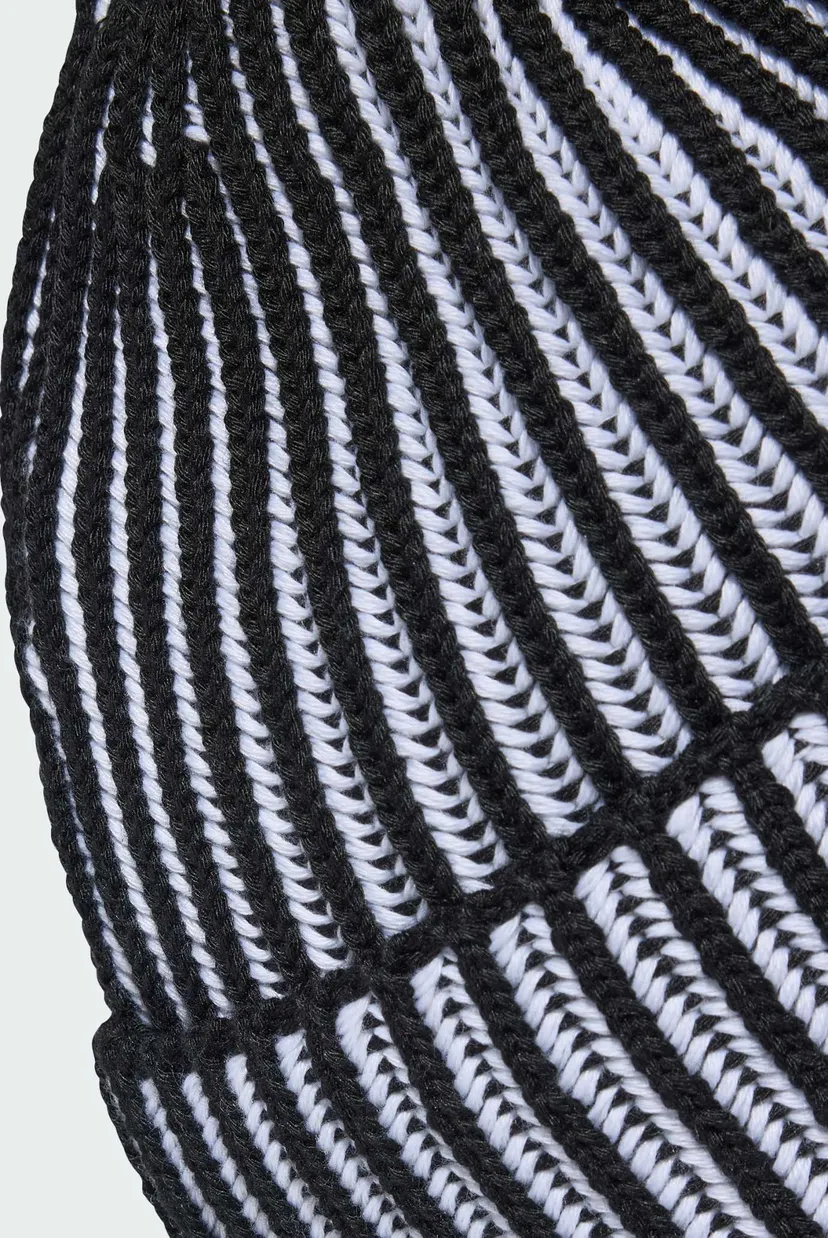 Чорна шапка EFFECT BEANIE 4