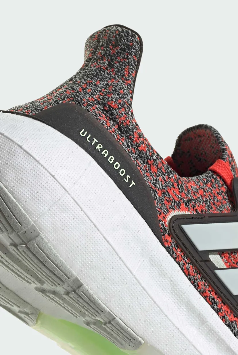 Чоловічі помаранчеві кросівки Ultraboost Light 9