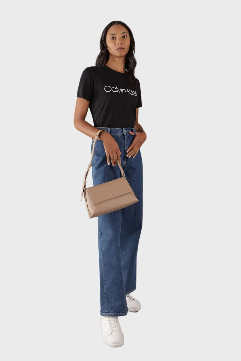 Жіноча коричнева сумка CK DAILY SHOULDER BAG PEBBLE 3