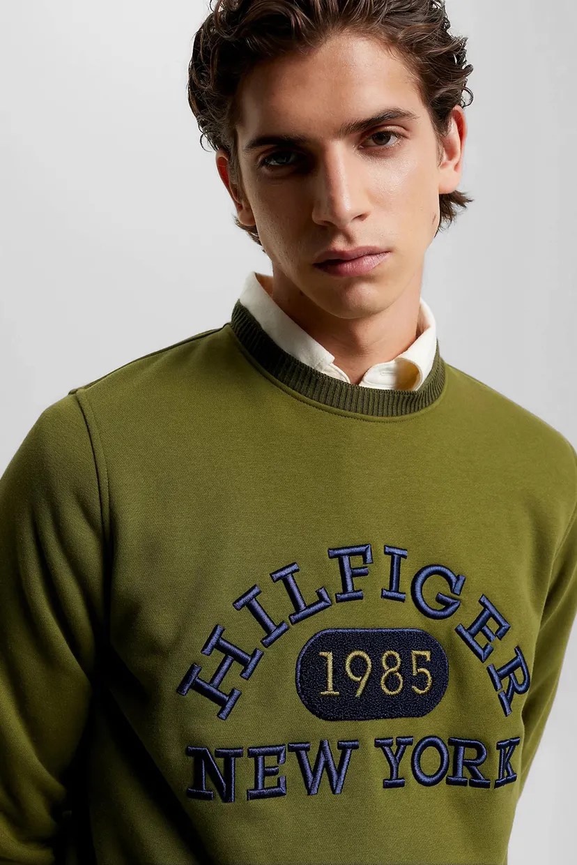 Чоловічий оливковий світшот MONOTYPE COLLEGIATE CREWNECK 4