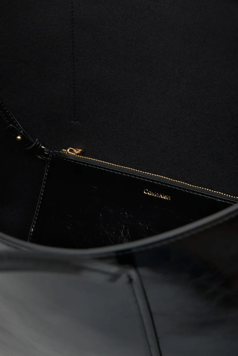 Женская черная сумка FOIL GLOSSY TOTE 5