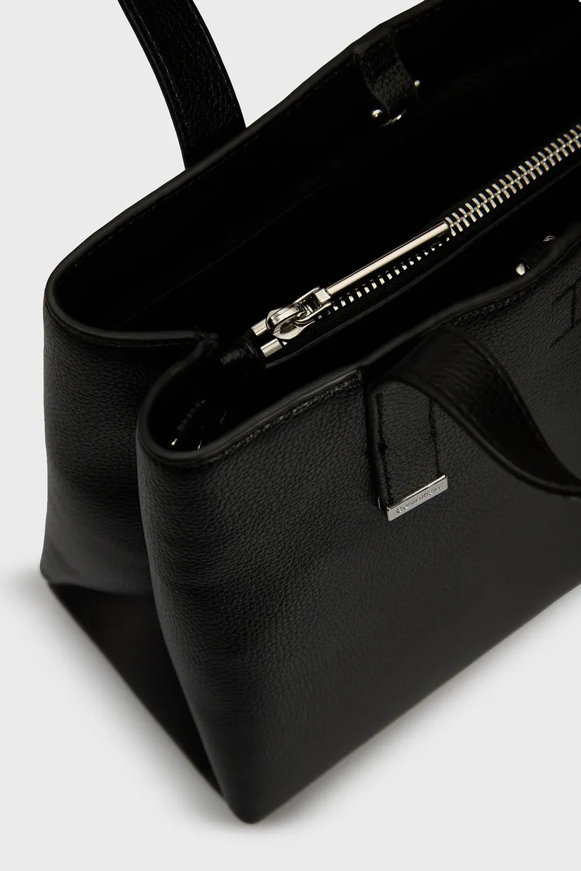 Женская черная сумка CK PLAQUE SMALL TOTE 6