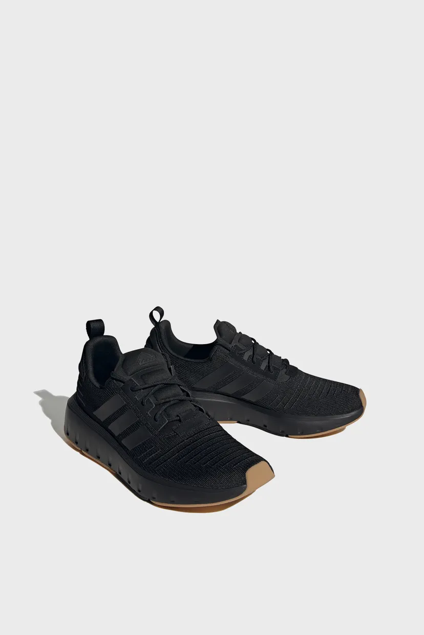 Чоловічі чорні кросівки Swift Run 4