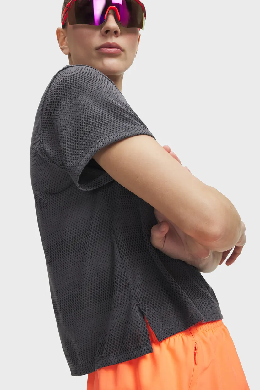 Женская серая футболка UA Velociti Shortsleeve 3