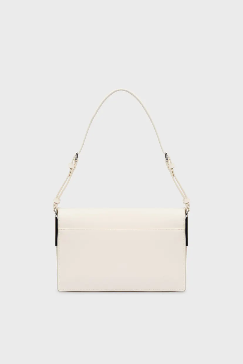 Жіноча біла сумка CK ELONGATED SHOULDER BAG 4