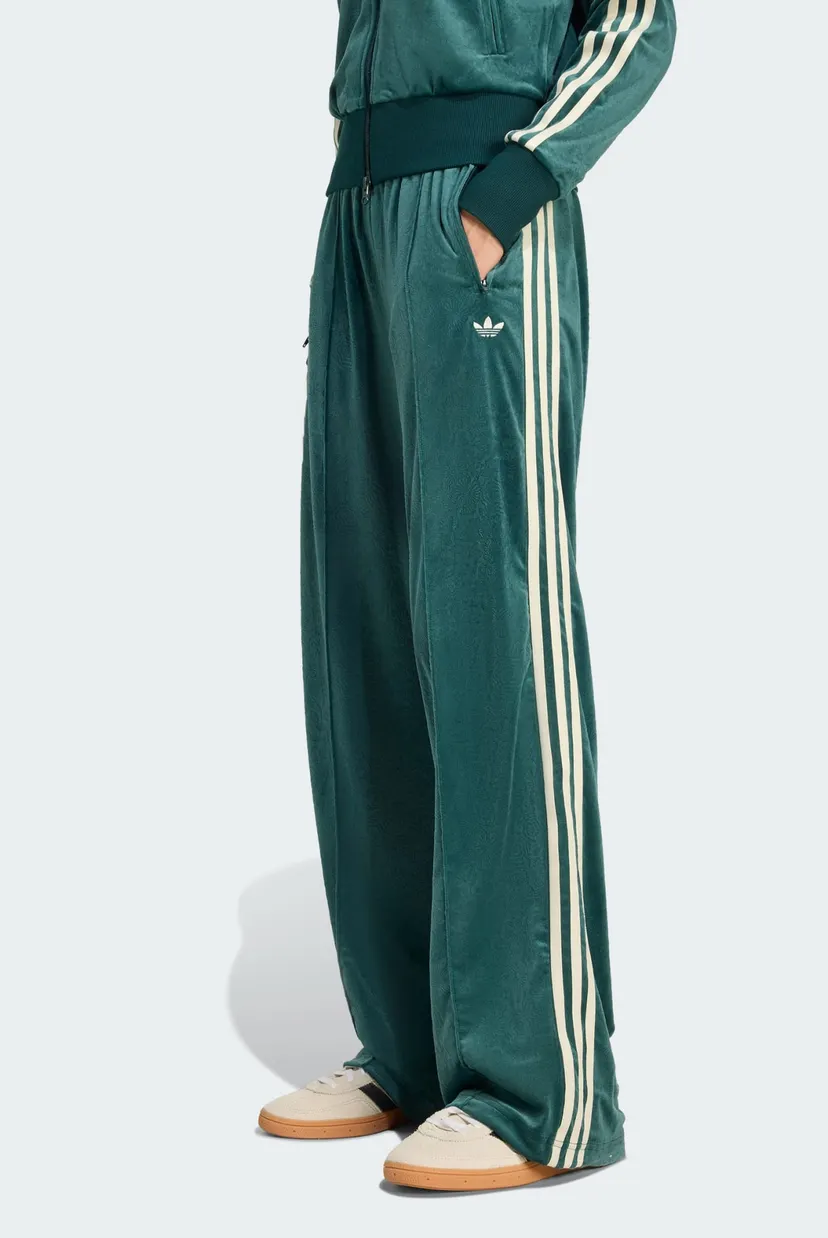 Женские зеленые велюровые спортивные брюки с узором adidas