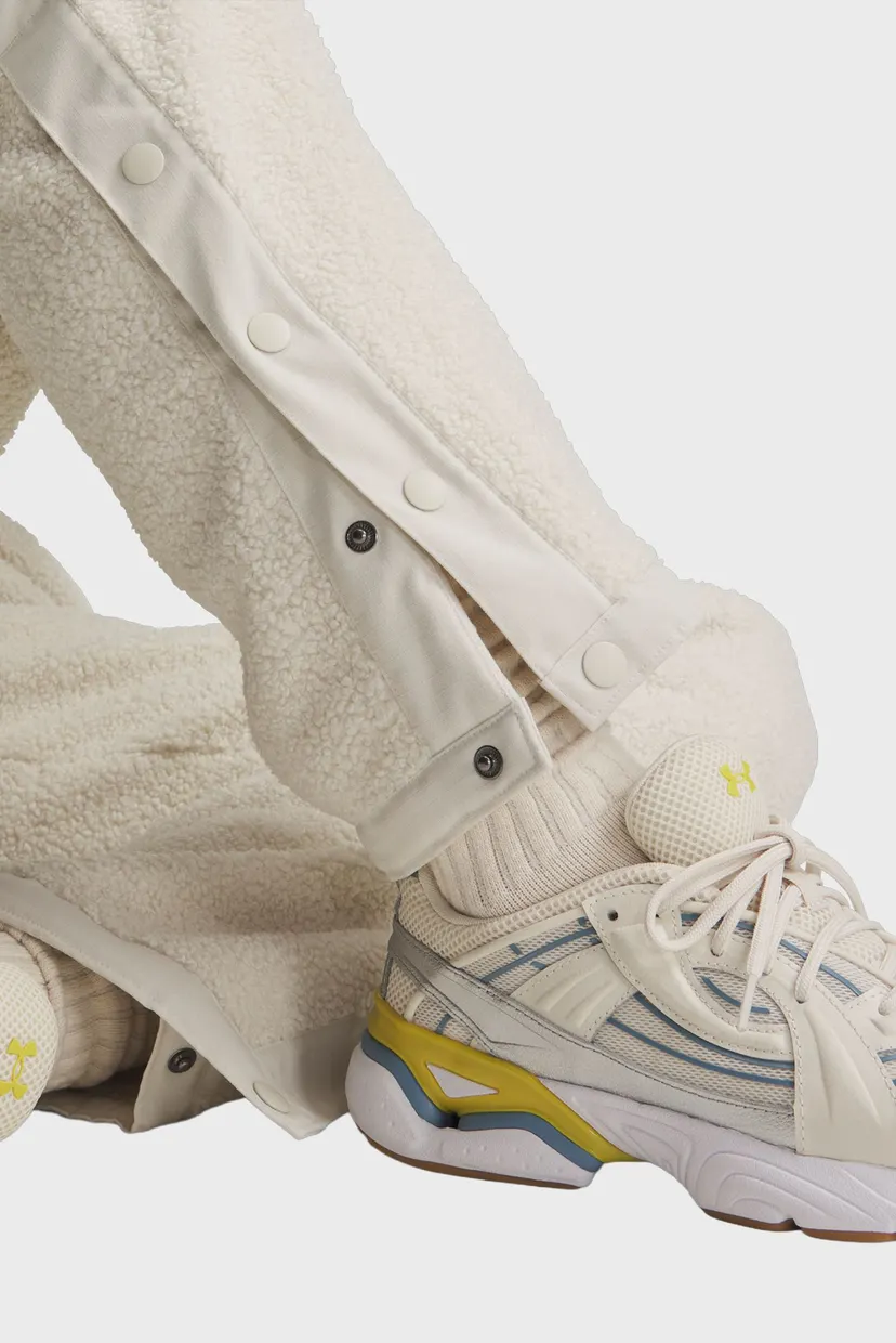 Женские белые спортивные брюки UA High Pile Fleece Pants 4