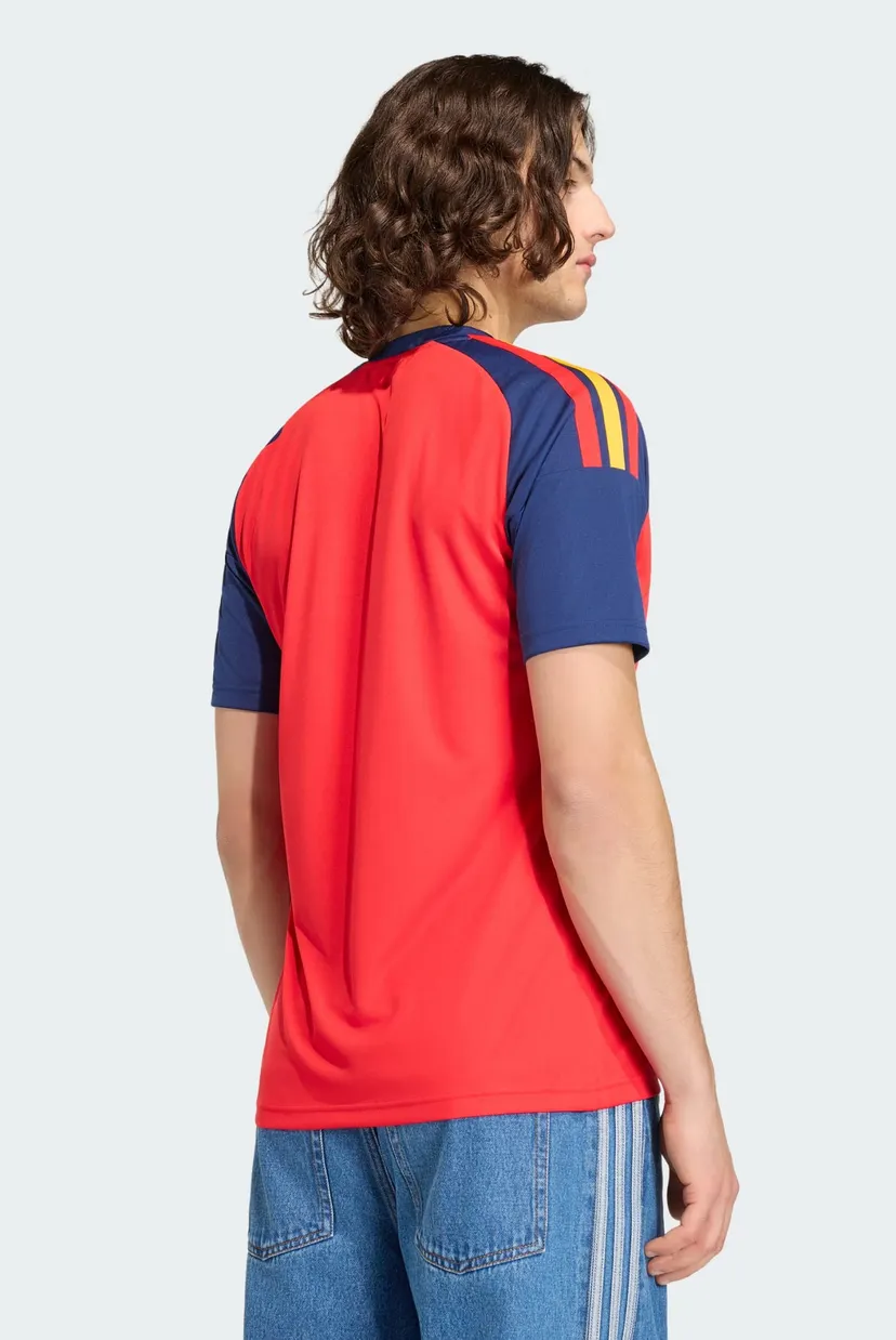 Мужская красная футболка Spain 26 Fan adidas JZ5780 — MD-Fashion