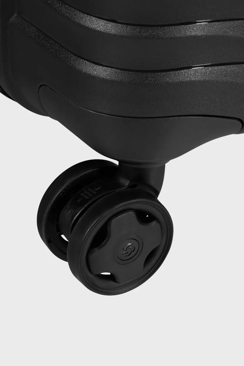Чорна валіза 81 см UPSCAPE BLACK 7