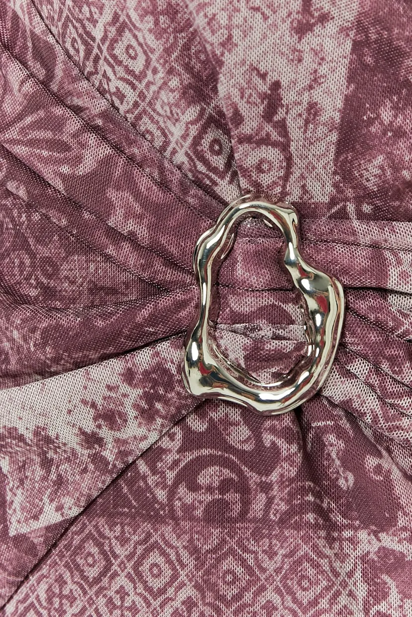 Женское фиолетовое платье с узором 4