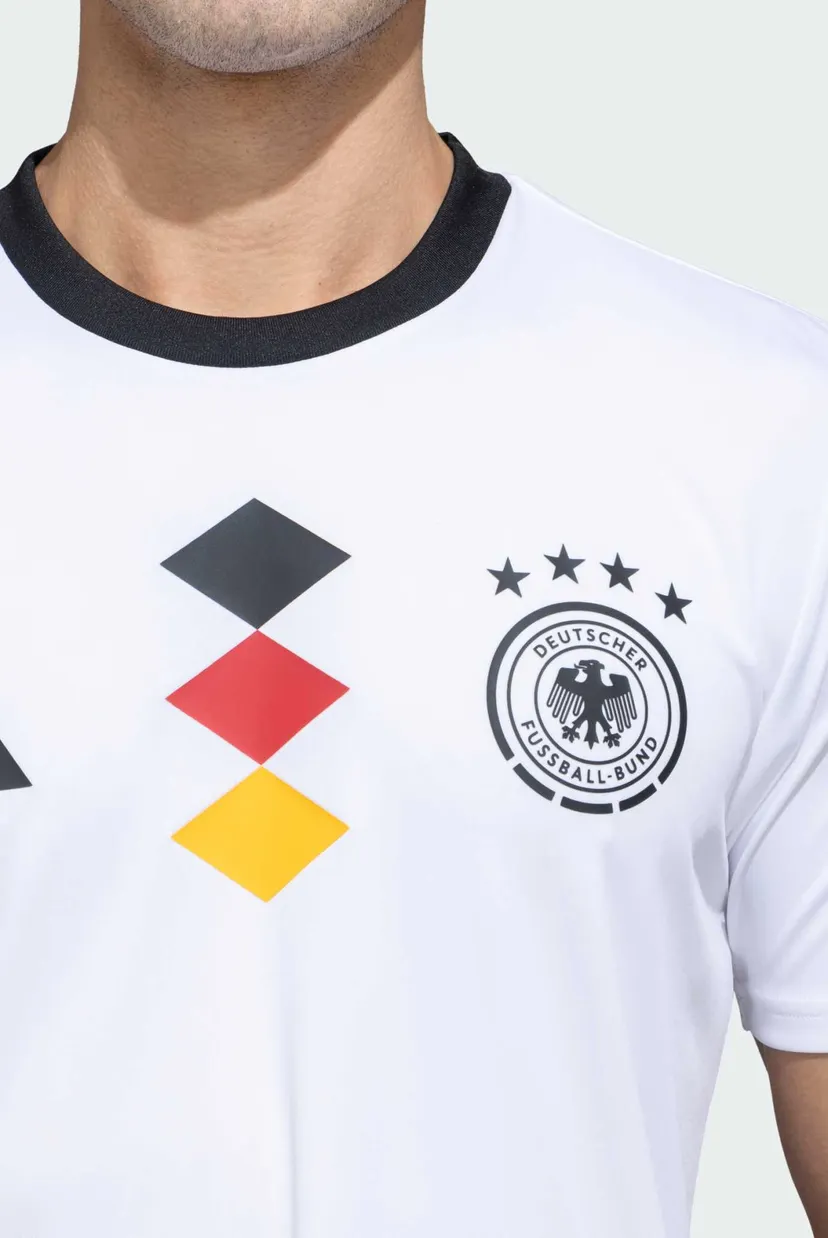 Чоловіча біла футболка Germany 26 DNA 5