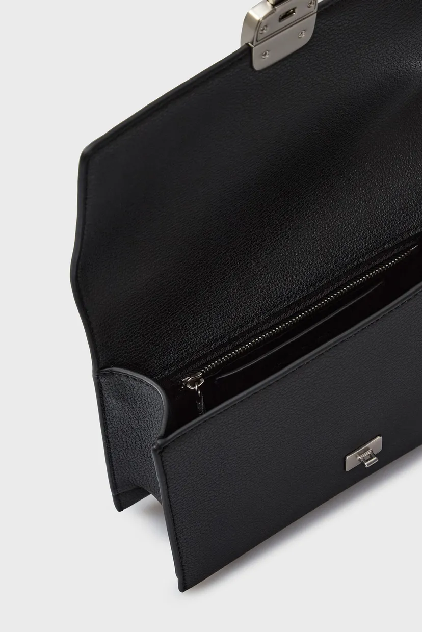 Жіноча чорна сумка FORGED CHAIN FLAP BAG21 5