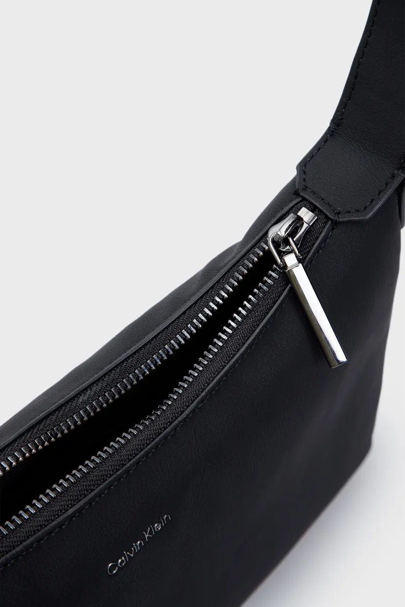 Женская черная сумка CALVIN SOFT SHOULDER BAG 5