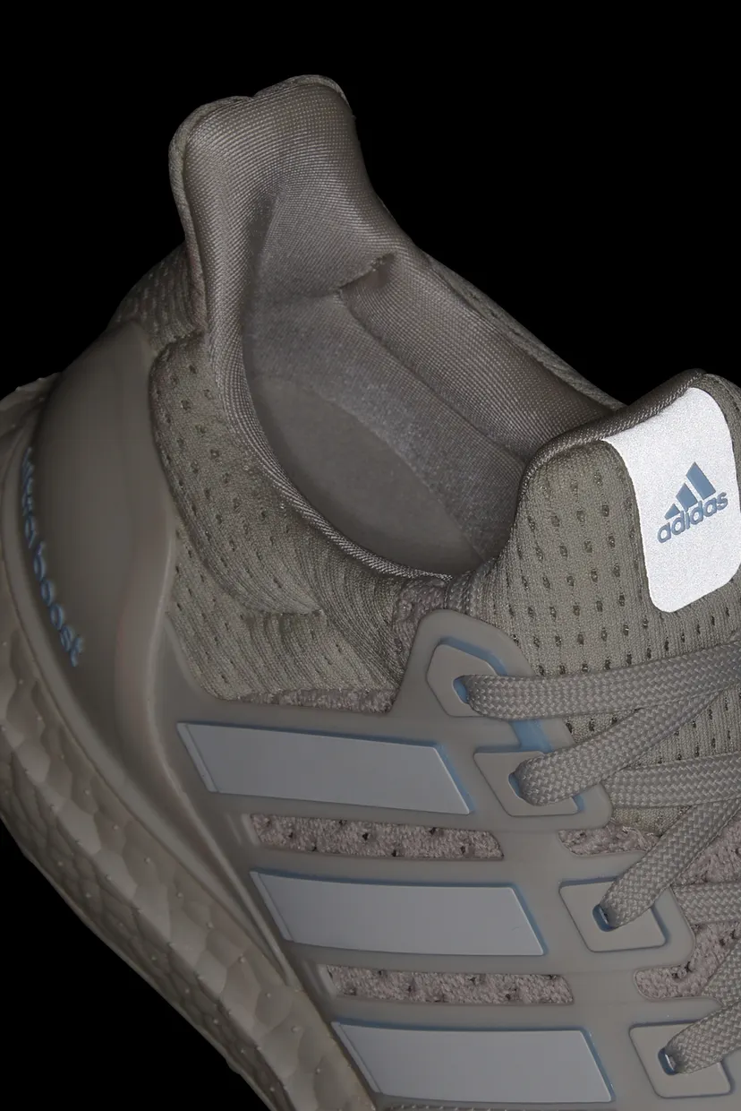 Жіночі світло-сірі кросівки Ultraboost 1.0 7