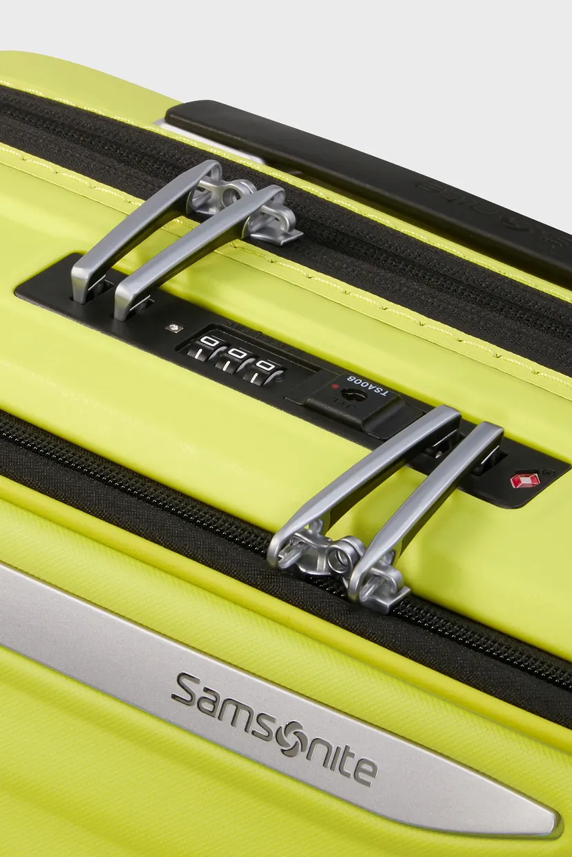 Салатовый чемодан 55 см UPSCAPE LIME 5