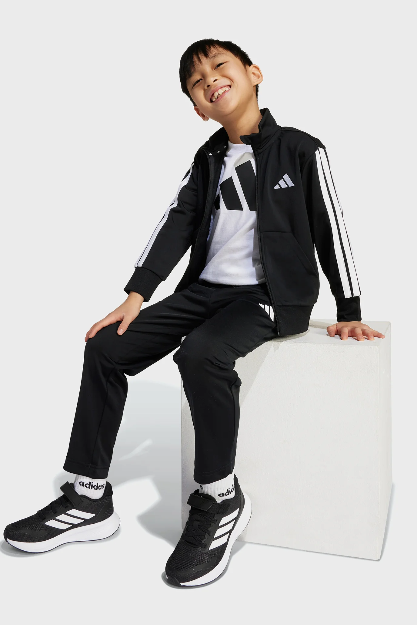 sportyvnyi-kostyum-essentials-